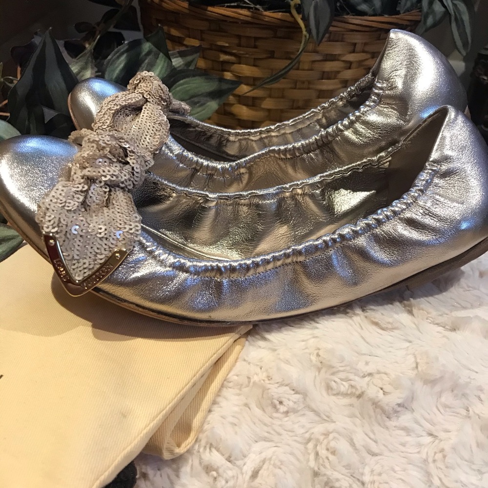 Louis Vuitton Metallic Leather Amulet Flats - Picture 12 of 15